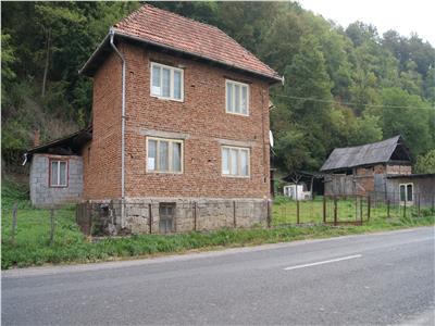 Casa traditionala in Sat Zdrapti, Comuna Ciscior, Judetul Hunedoara.
EXCLUSIV - comision 0
