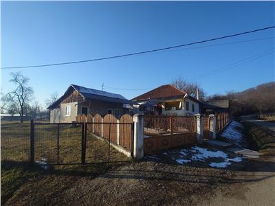 Se vinde Casa si teren cu priveliste, zona rurala