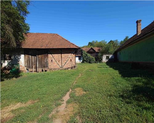 Teren intravilan si cladiri in Lunca